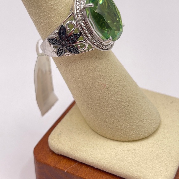Simulated peridot in sterling silver with black rhinestone accents - Picture 6 of 11